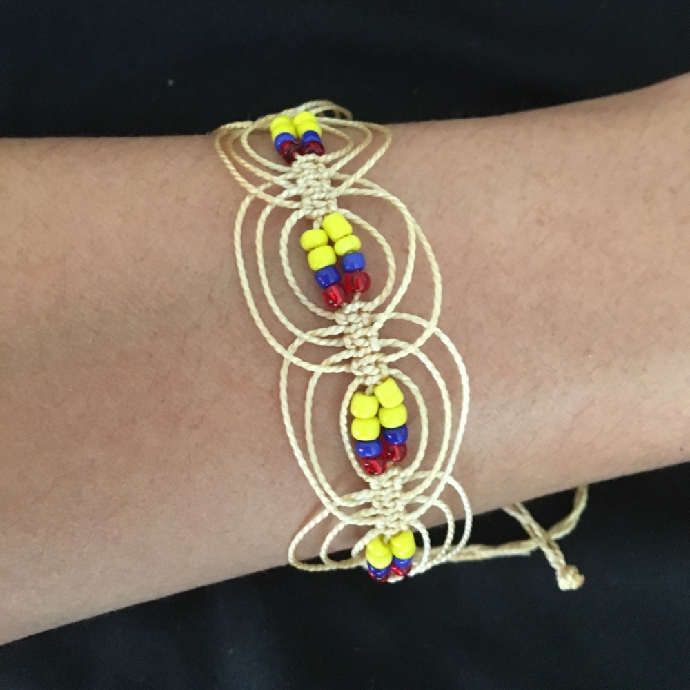 Adjustable knitted bracelet